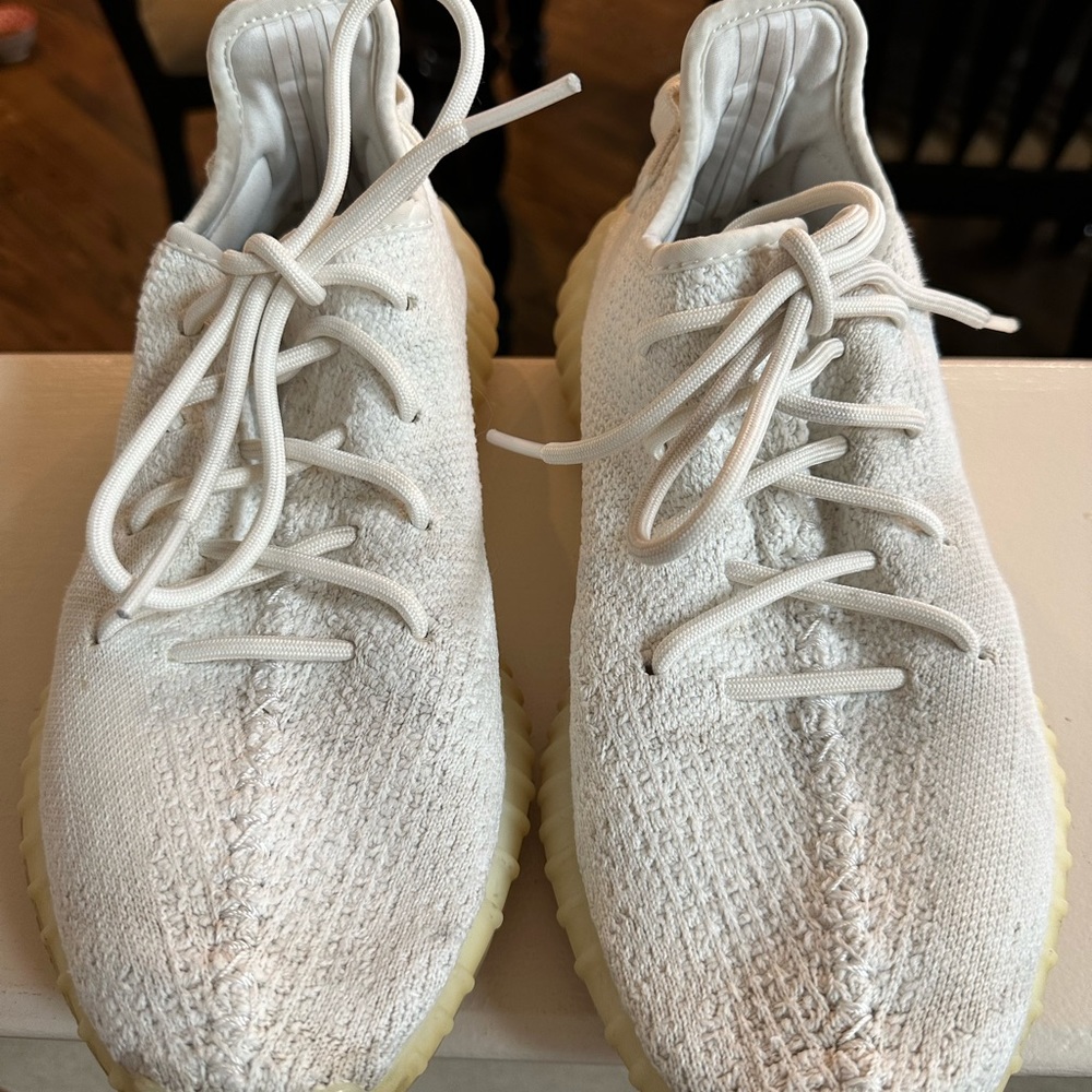 Excellent condition like new Yeezy sneakers.